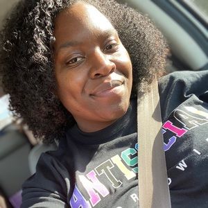 Meet your Posher, Caitlin